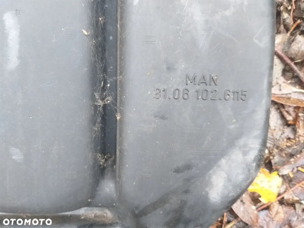Zbiorniczek wyrównawczy MAN 81061026115 - 2