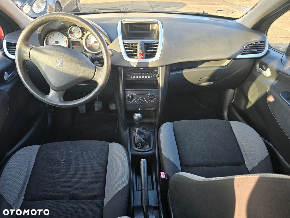 Peugeot 207 - 8