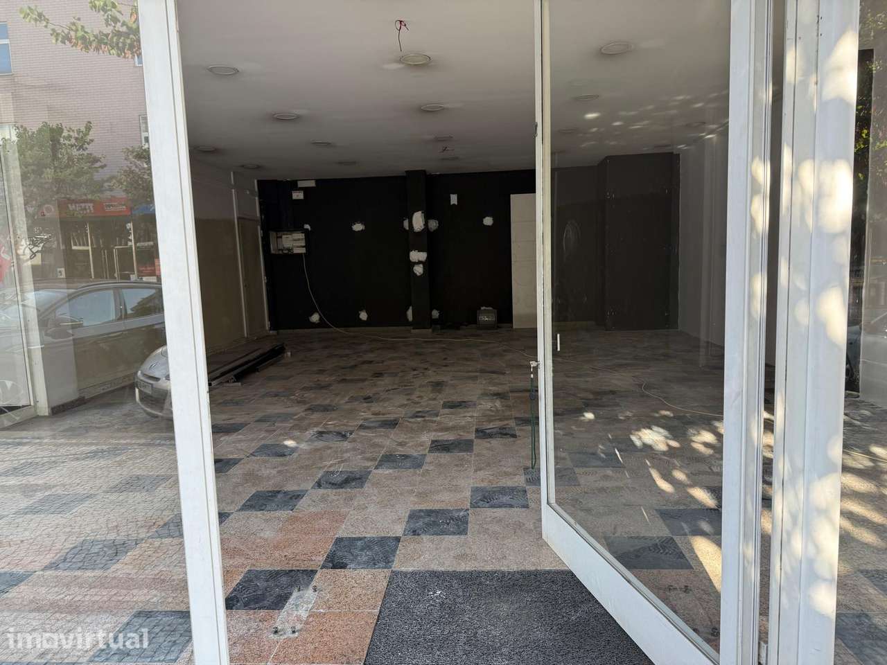 Loja com 72m2 no cruzamento principal da cidade, ao lado do Tribunal - Grande imagem: 2/4