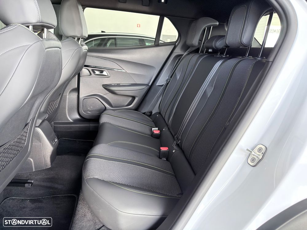 Peugeot e-2008 156 GT Exclusive - 27