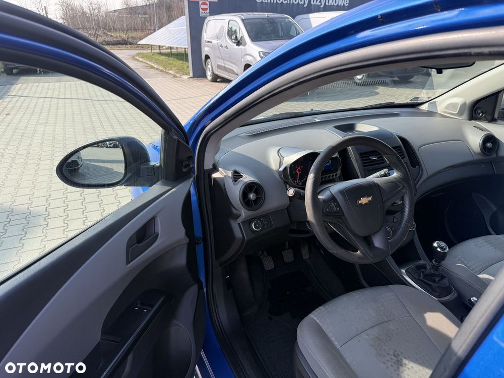 Chevrolet Aveo 1.2 16V Base - 10