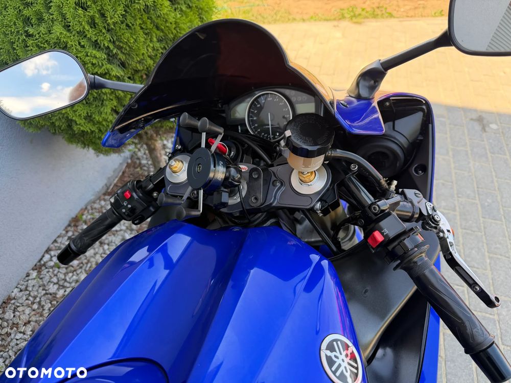 Yamaha R1 - 26