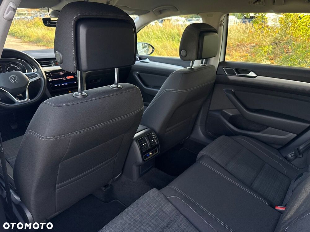 Volkswagen Passat - 32