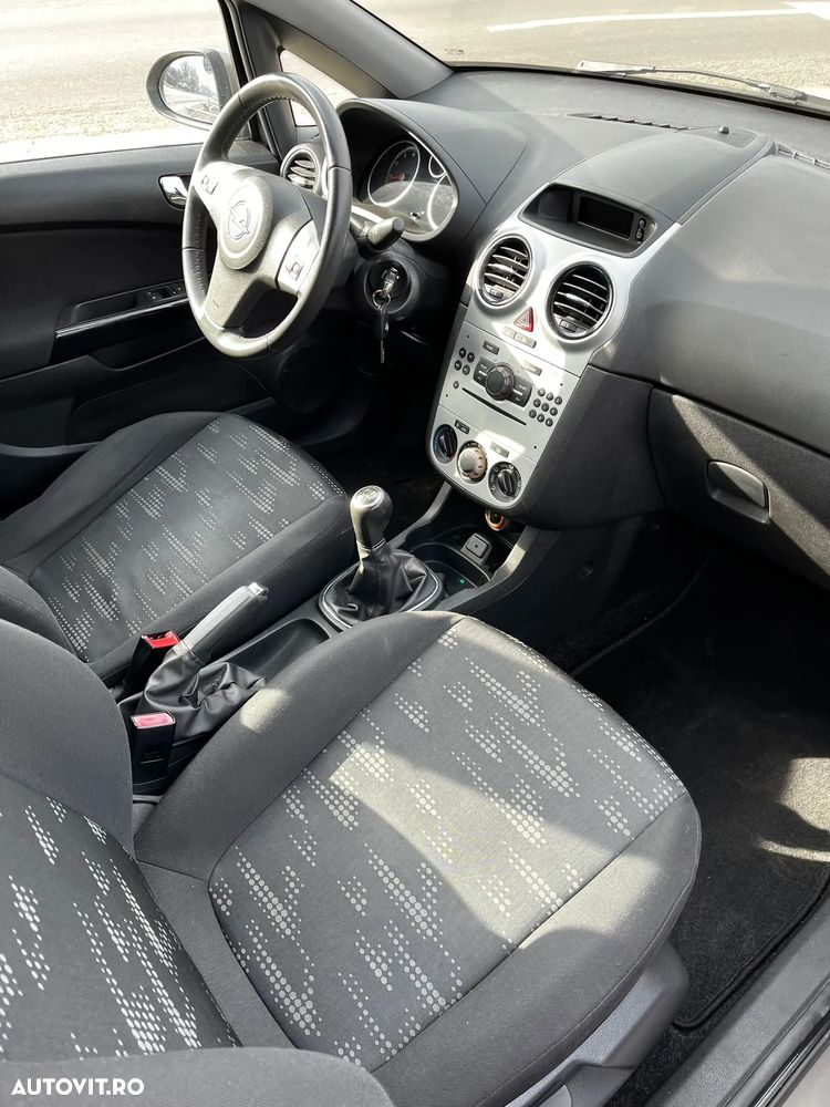 Opel Corsa 1.4 16V Satellite - 18