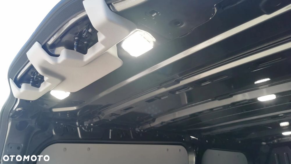 Ford TRANSIT CUSTOM - 23