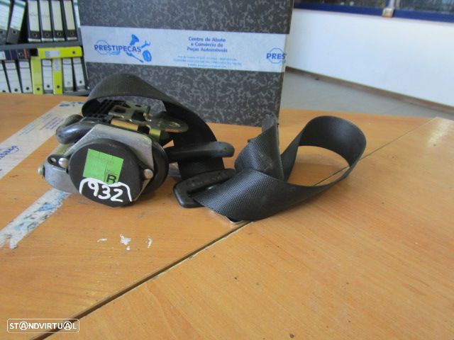 Pre-Tensor 566287601 MERCEDES W168 1998 5P FD - 1