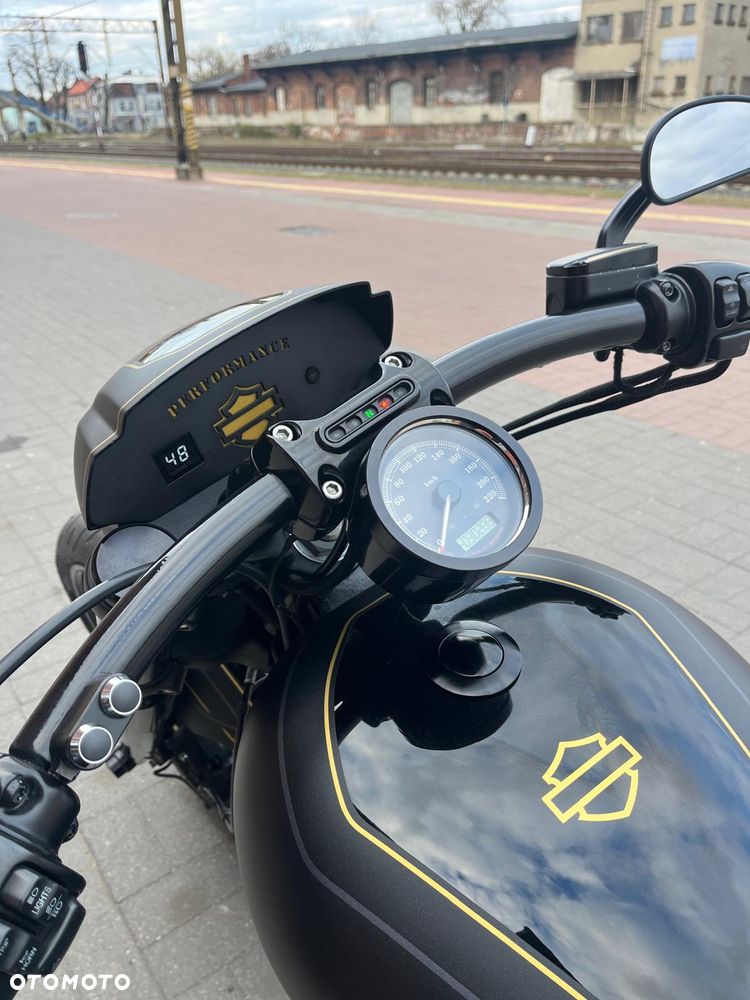 Harley-Davidson Softail Breakout - 11