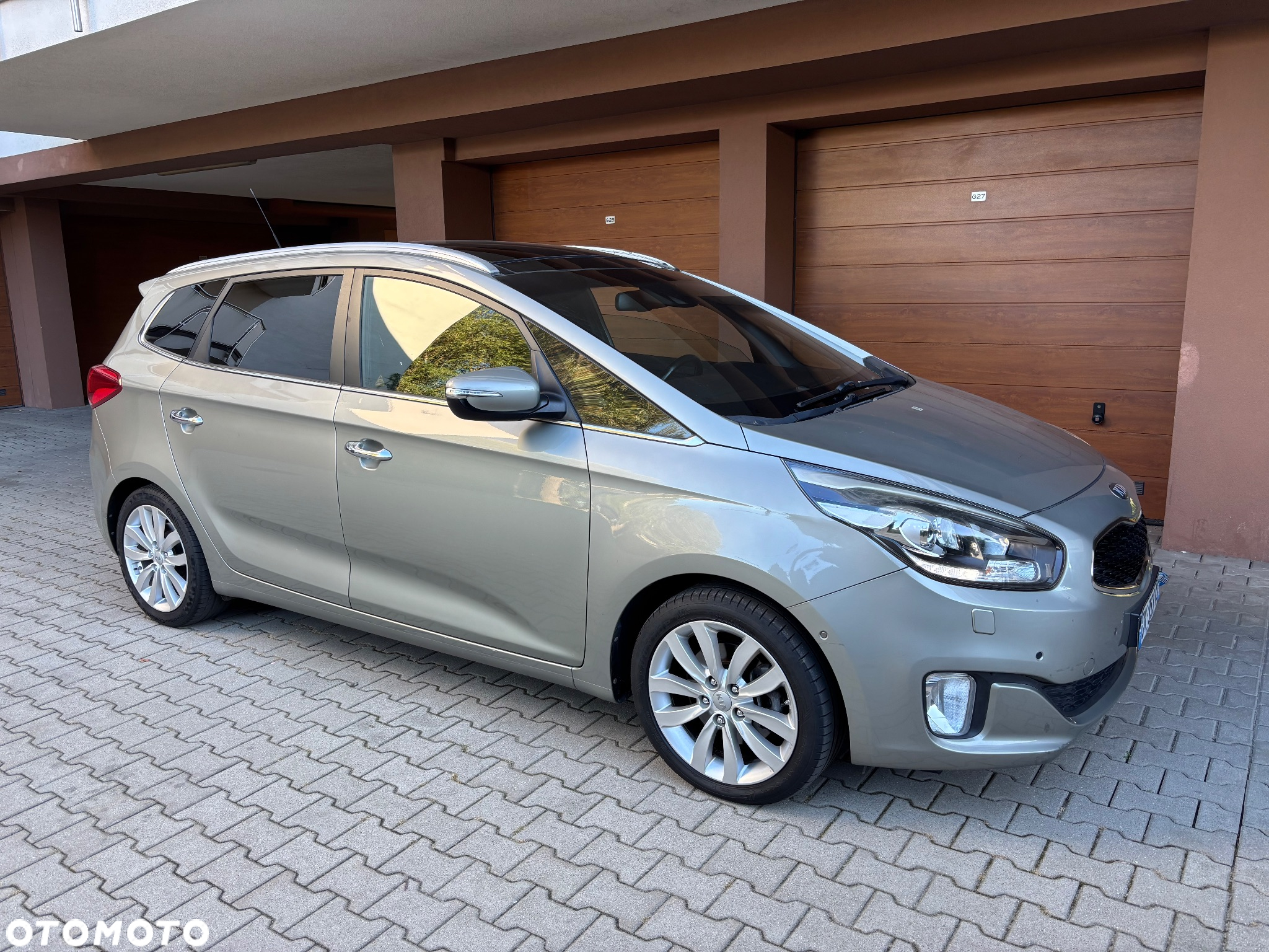 Kia Carens 1.7 CRDi 136 Dream Team Edition - 27
