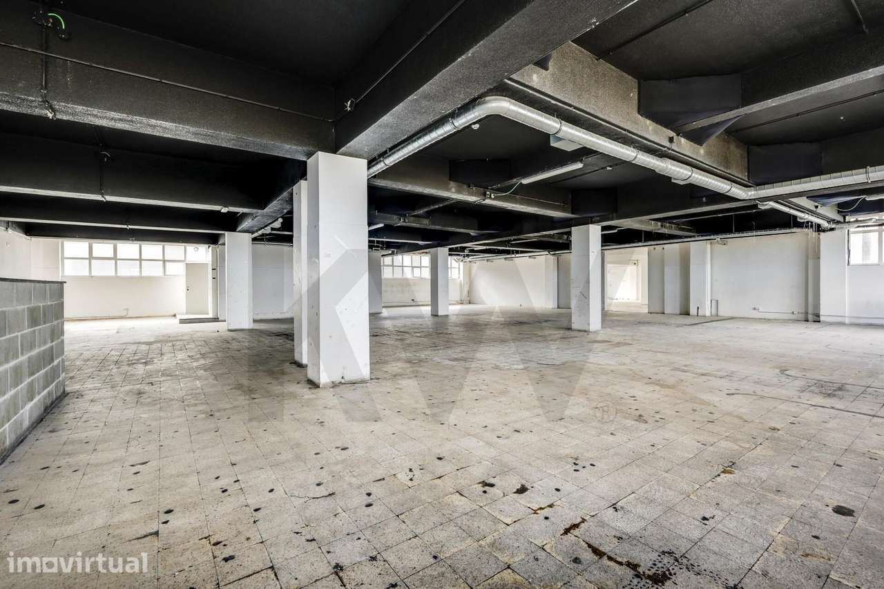 Armazém para Arrendar em Figo Maduro (750 m2) | Junto ao Aeroporto de - Grande imagem: 3/29