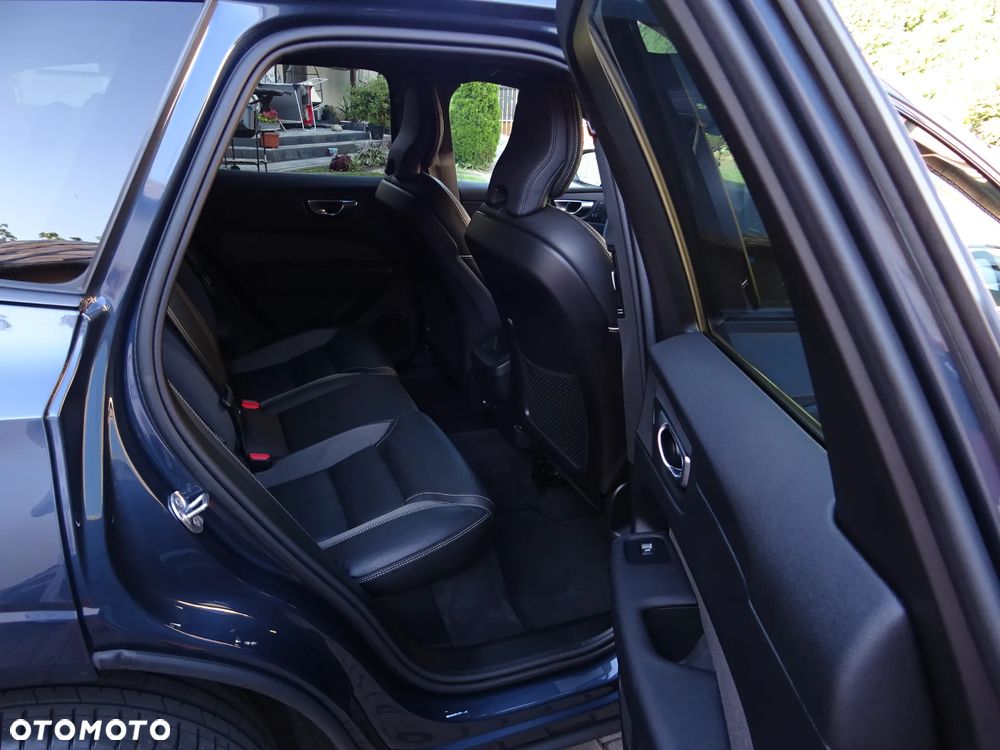 Volvo XC 60 B5 B AWD Plus Black Edition - 21