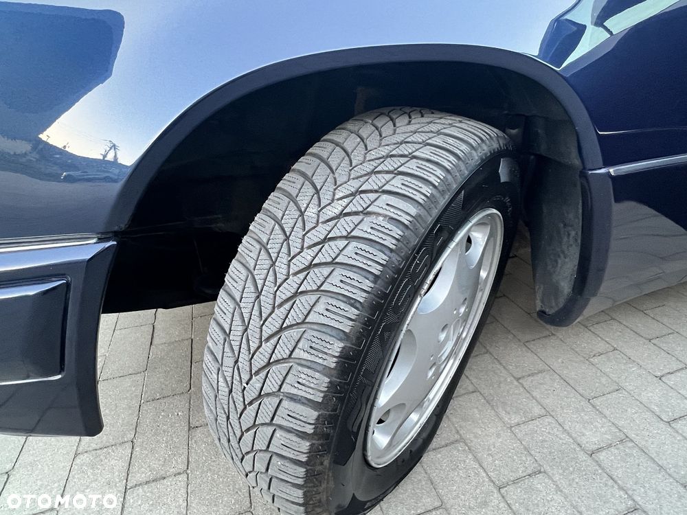 Mercedes-Benz Klasa E 260 - 36