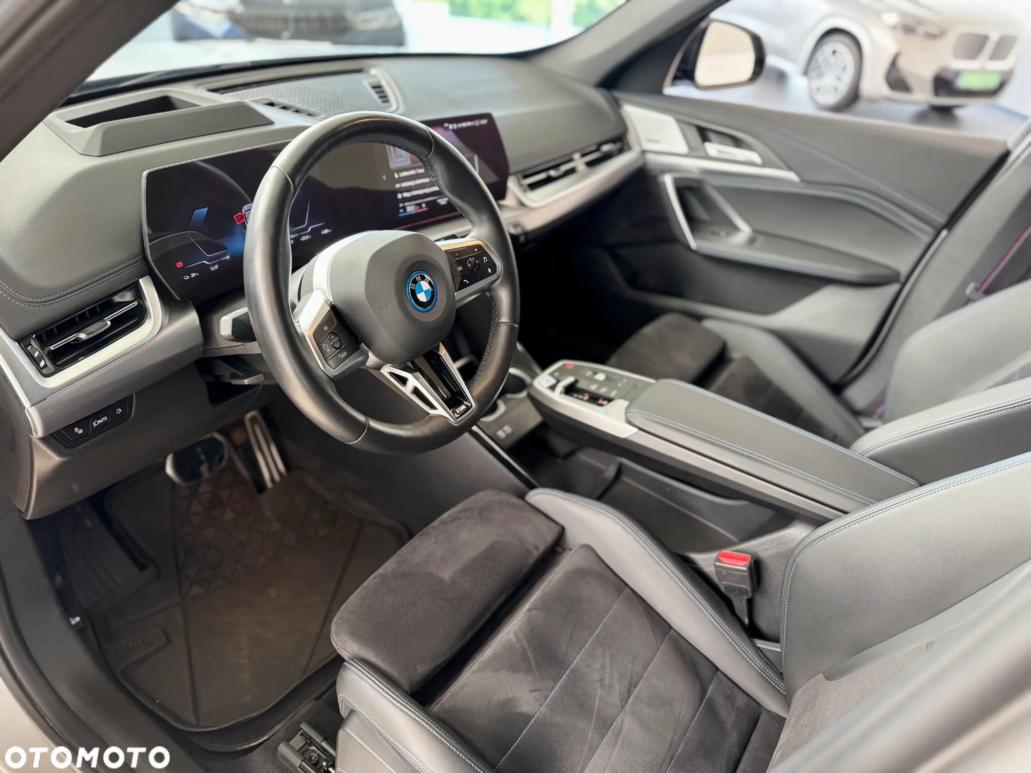 BMW iX1 xDrive30 66.5kWh M Sport - 5