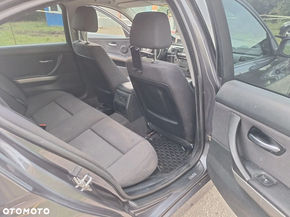 BMW Seria 3 318i - 6