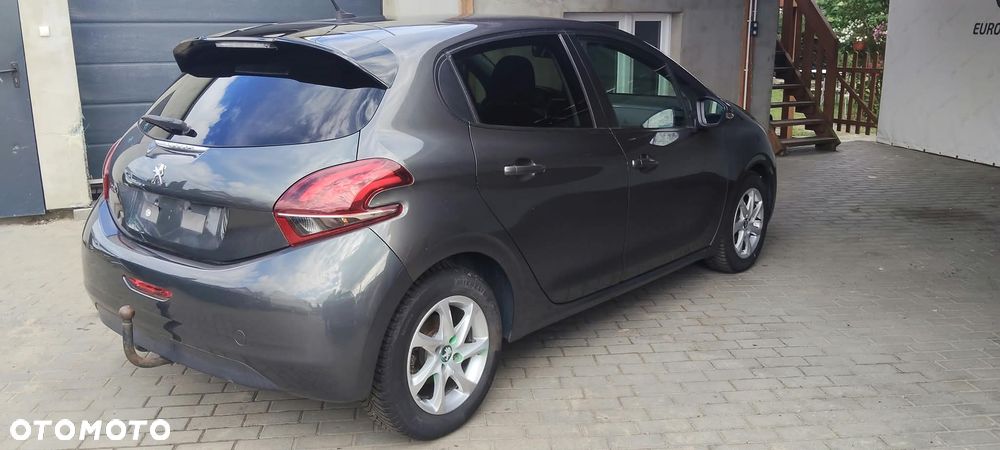 Peugeot 208 - 6