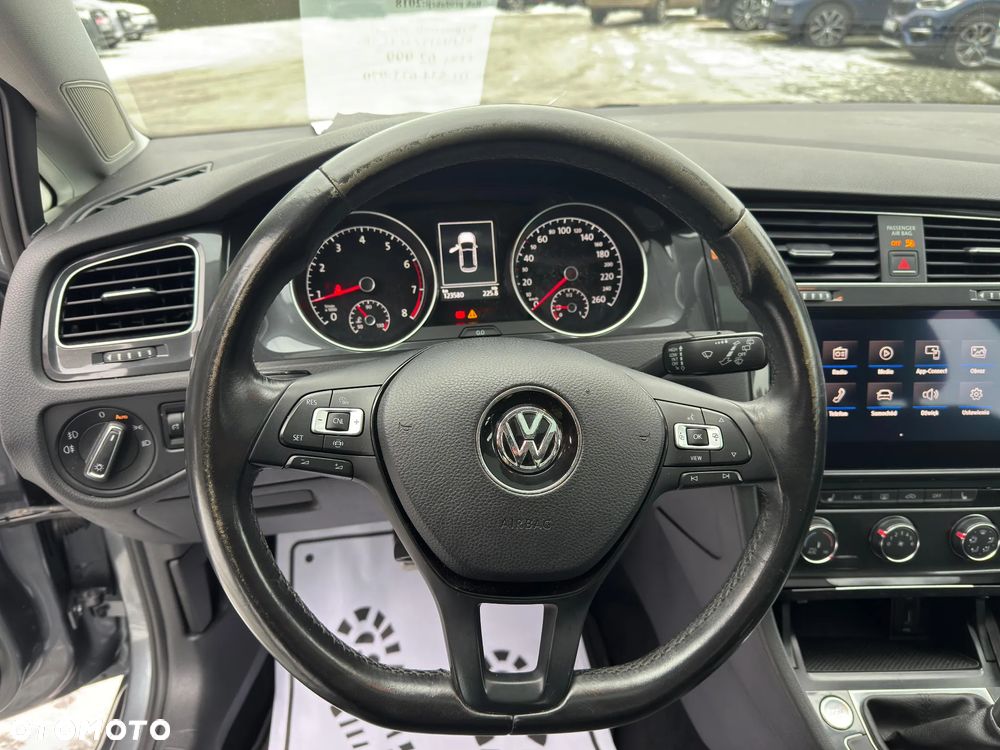 Volkswagen Golf - 34