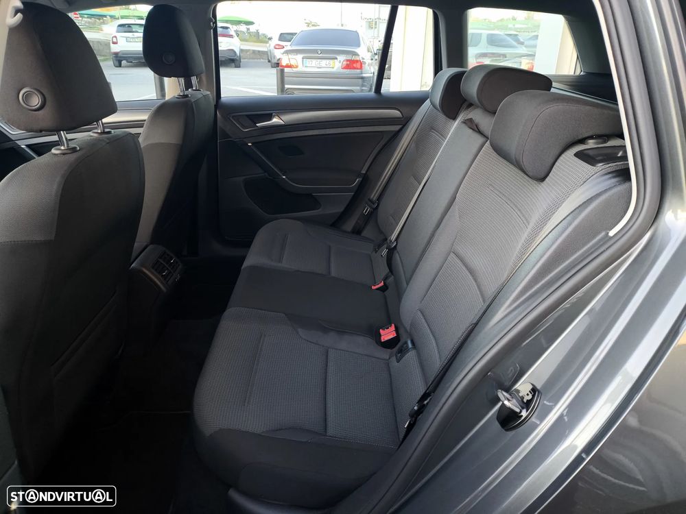 VW Golf Variant 1.6 TDi R-Line - 9