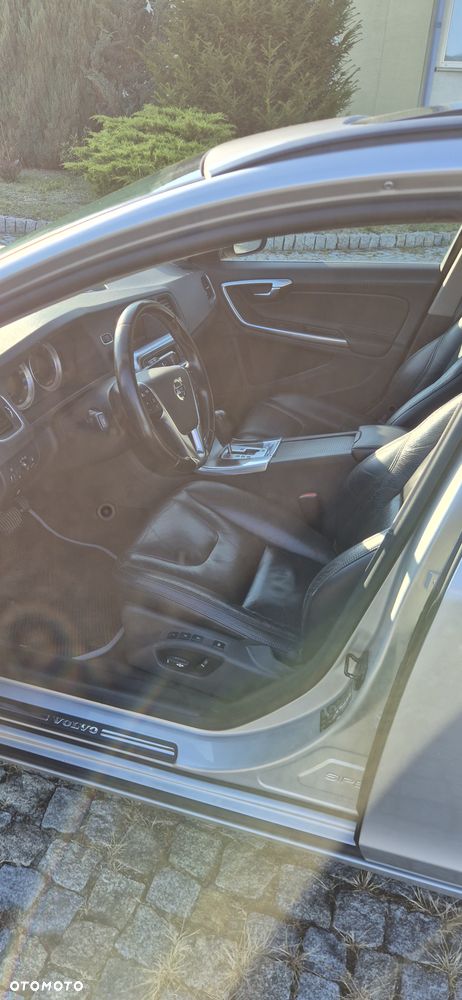 Volvo V60 D5 AWD Geartronic Summum - 9