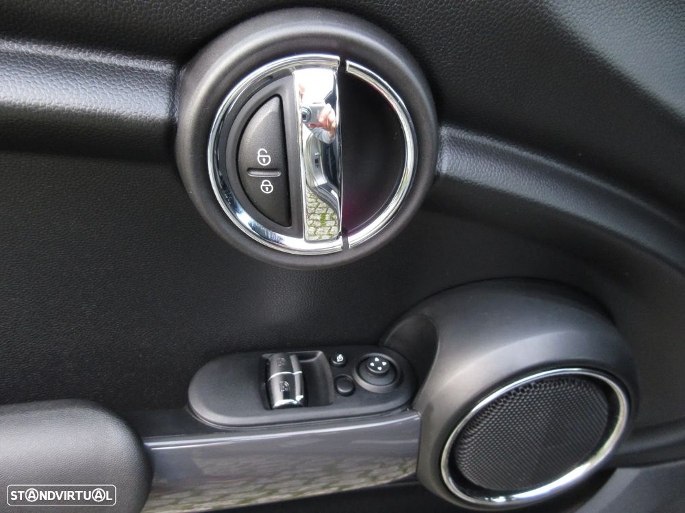 MINI 3 Portas Cooper D Auto - 23