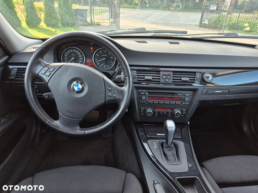 BMW Seria 3 325i Edition Sport - 5