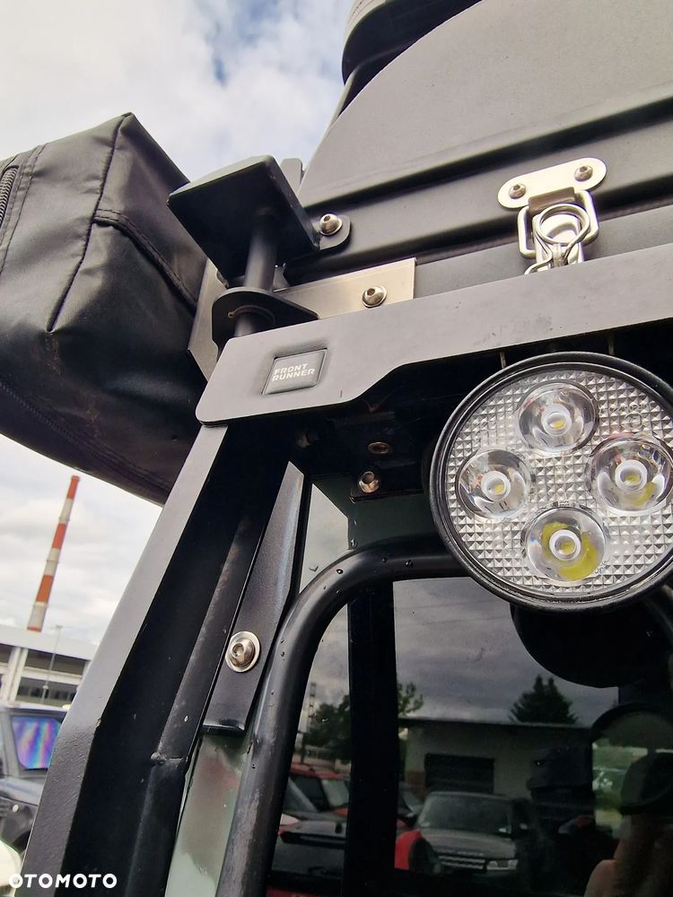 Land Rover Defender 2.4 TD4 SE - 22