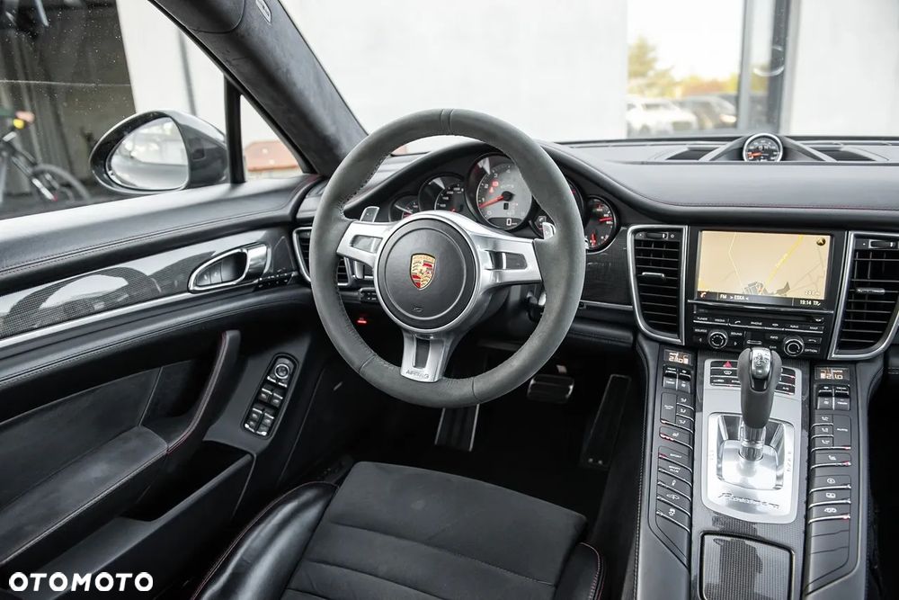 Porsche Panamera GTS PDK - 16