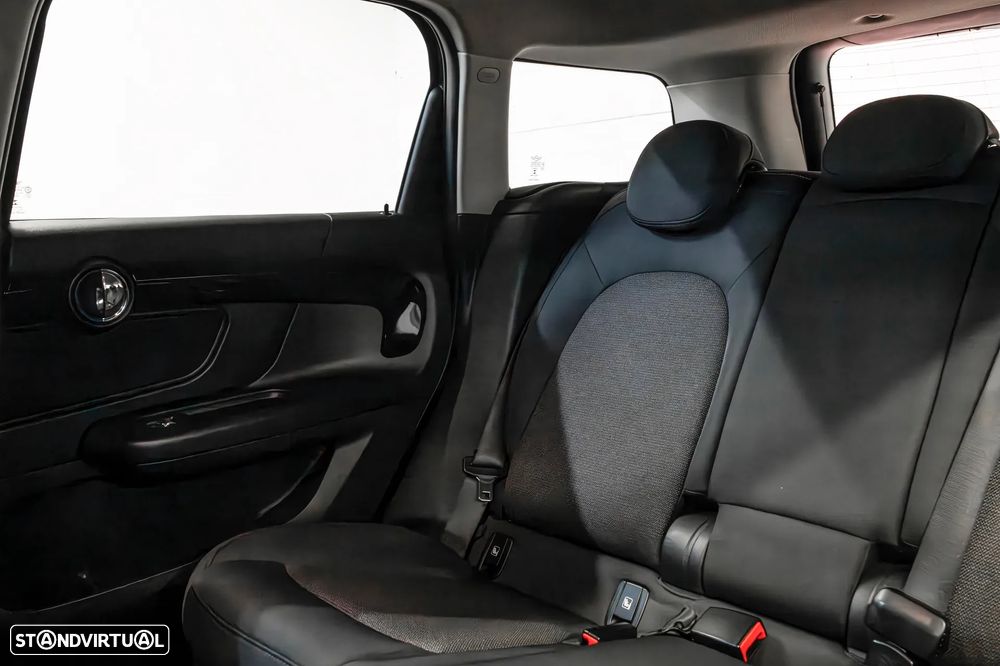 MINI Countryman Cooper SE ALL4 Classic Auto - 13