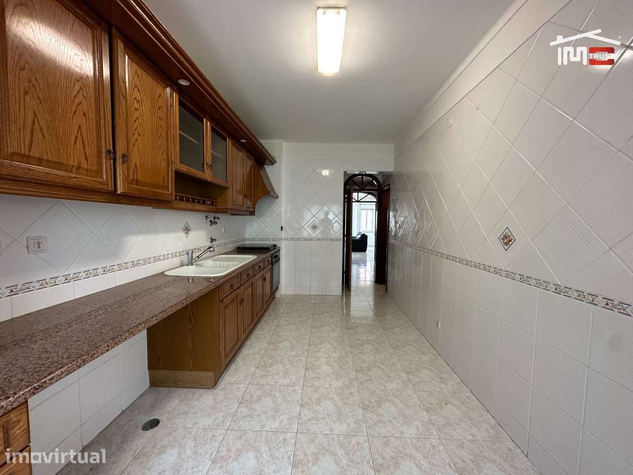 Fantástico apartamento T3 com Varanda e Coz. Semi- Equipada - Grande imagem: 3/22