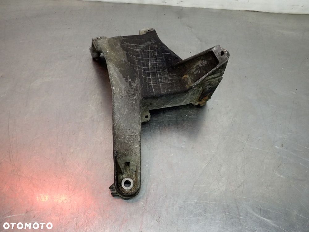 ŁAPA SILNIKA VOLKSWAGEN T3 - 4