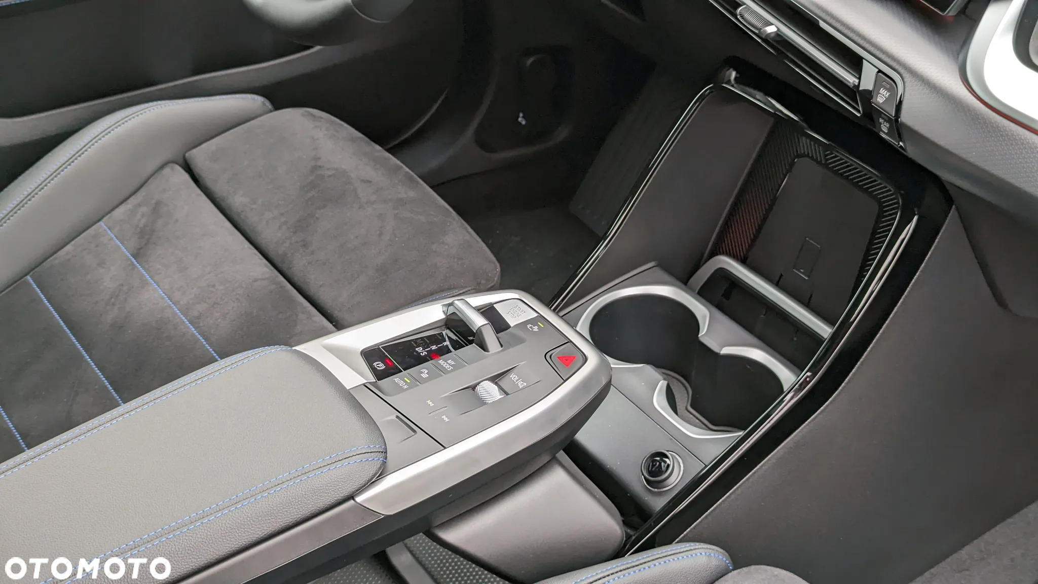 BMW iX1 xDrive30 66.5kWh M Sport - 17