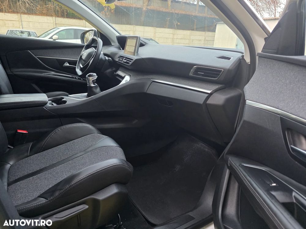 Peugeot 3008 1.2 PureTech S&S BVM6 Allure - 12