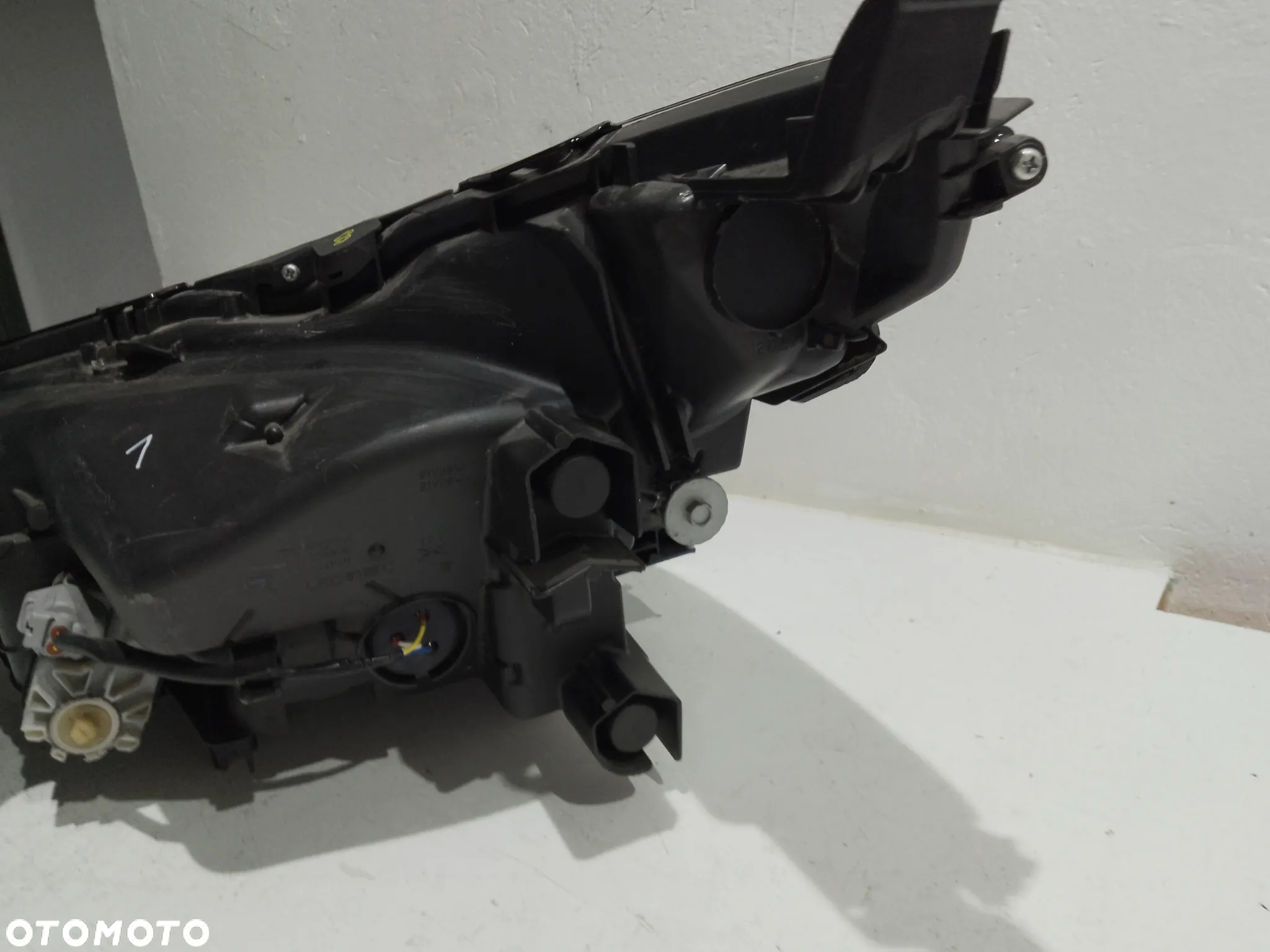lampa przednia prawa LEXUS NX 200t 300 300h z1 2014-2021r - 9