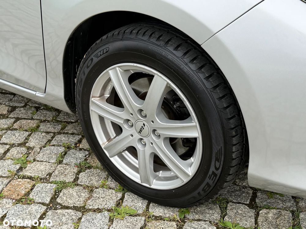 Toyota Yaris Hybrid 100 Premium - 5