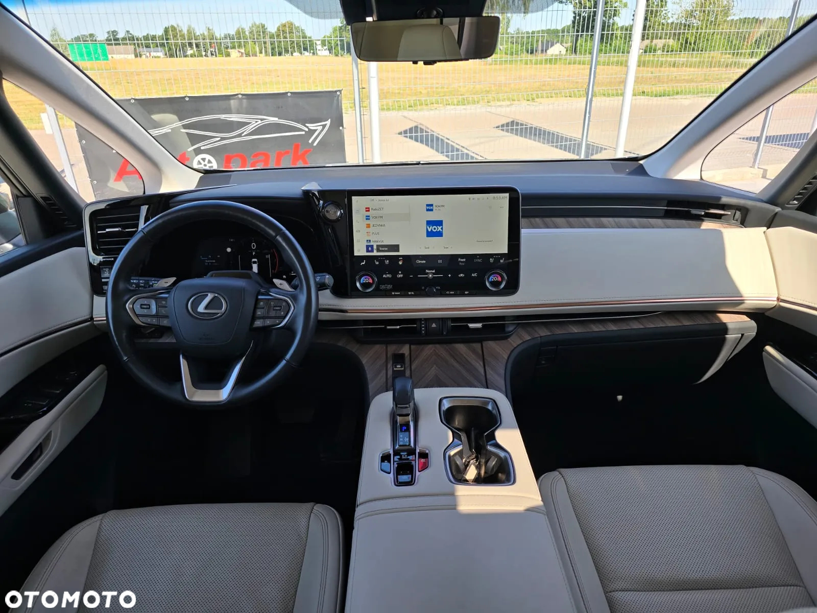 Lexus LM 350h Omotenashi - 29