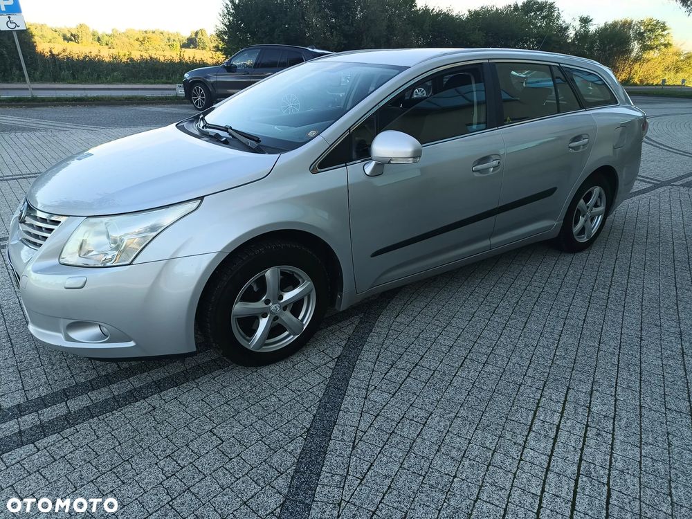 Toyota Avensis 1.8 Sol NAVI - 3