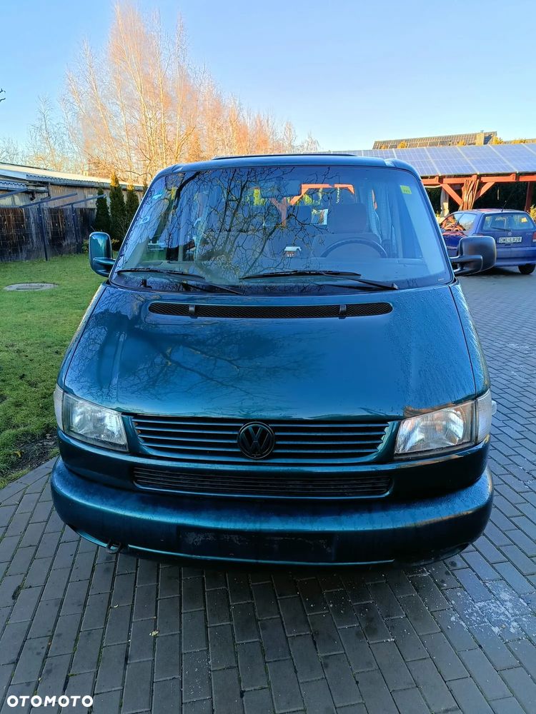 Volkswagen Caravelle - 1