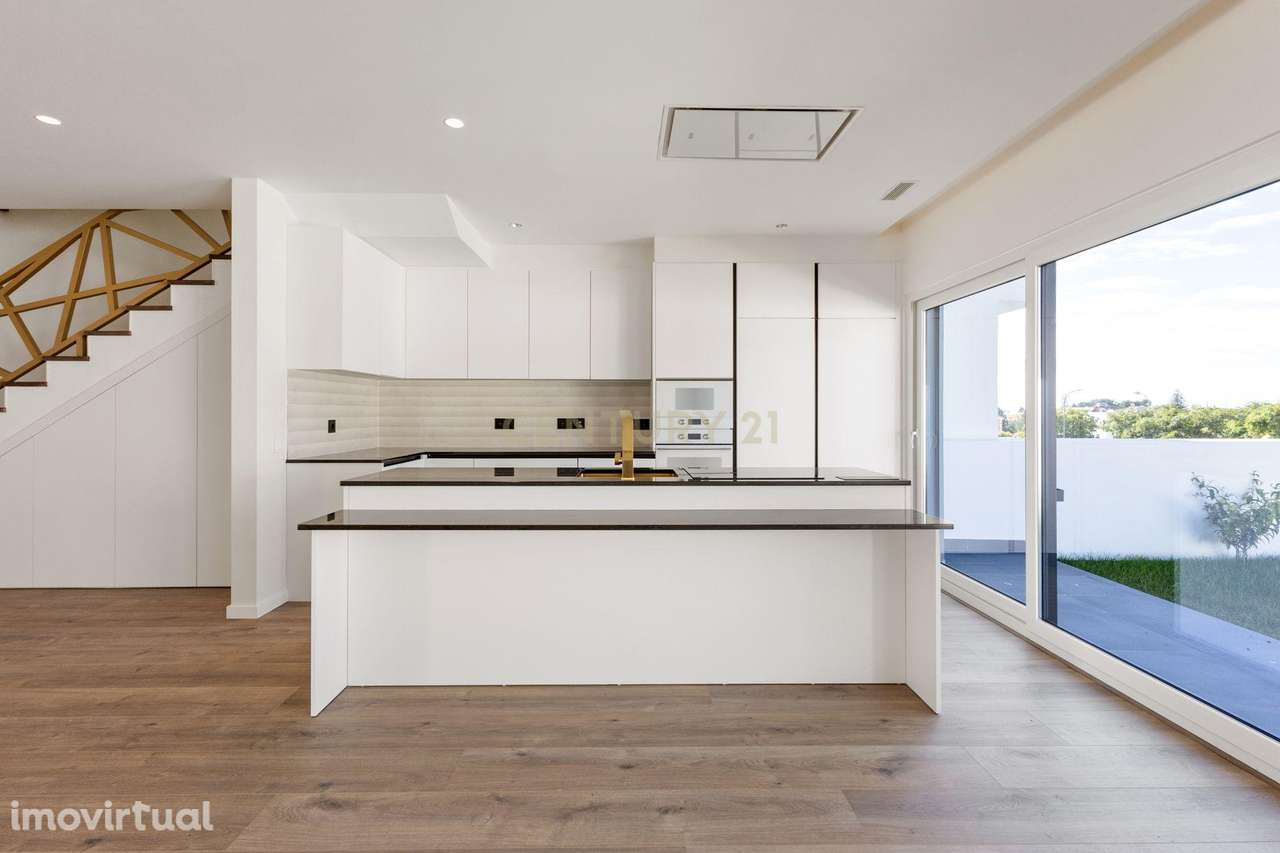 Moradia T4 jardim e piscina - Grande imagem: 2/29