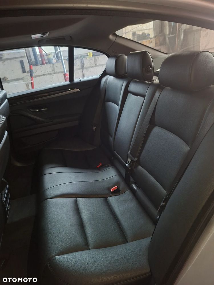 BMW Seria 5 528i Luxury Line - 8