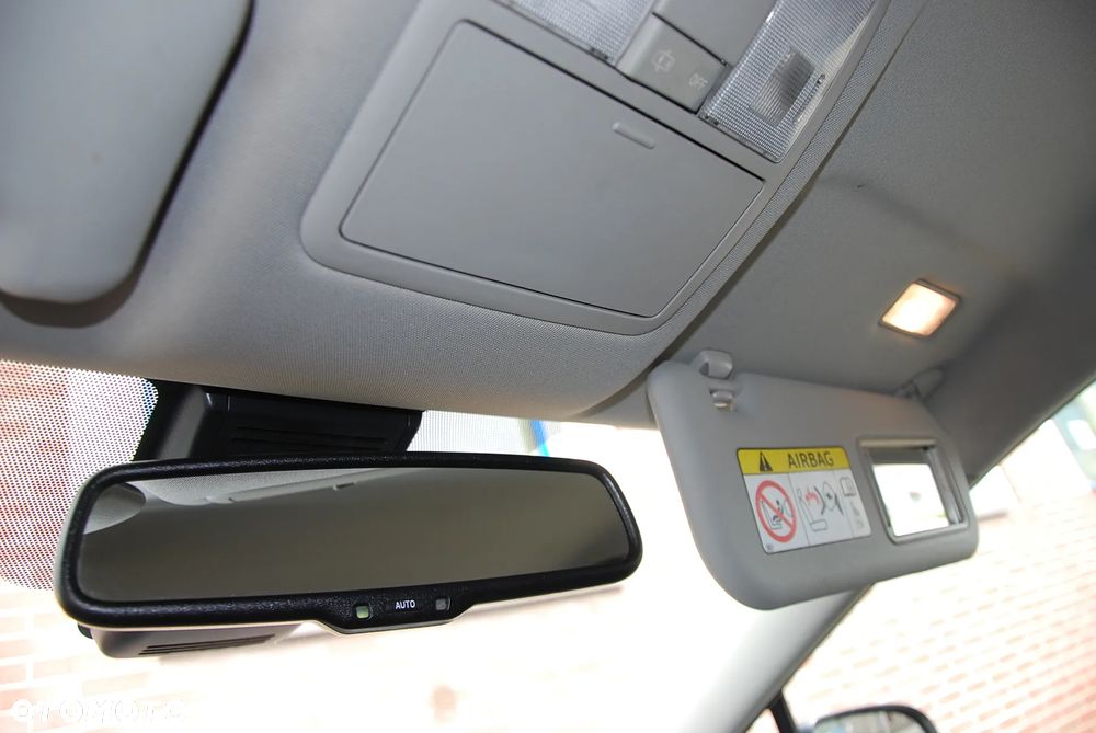 Toyota Avensis 1.8 Active - 32