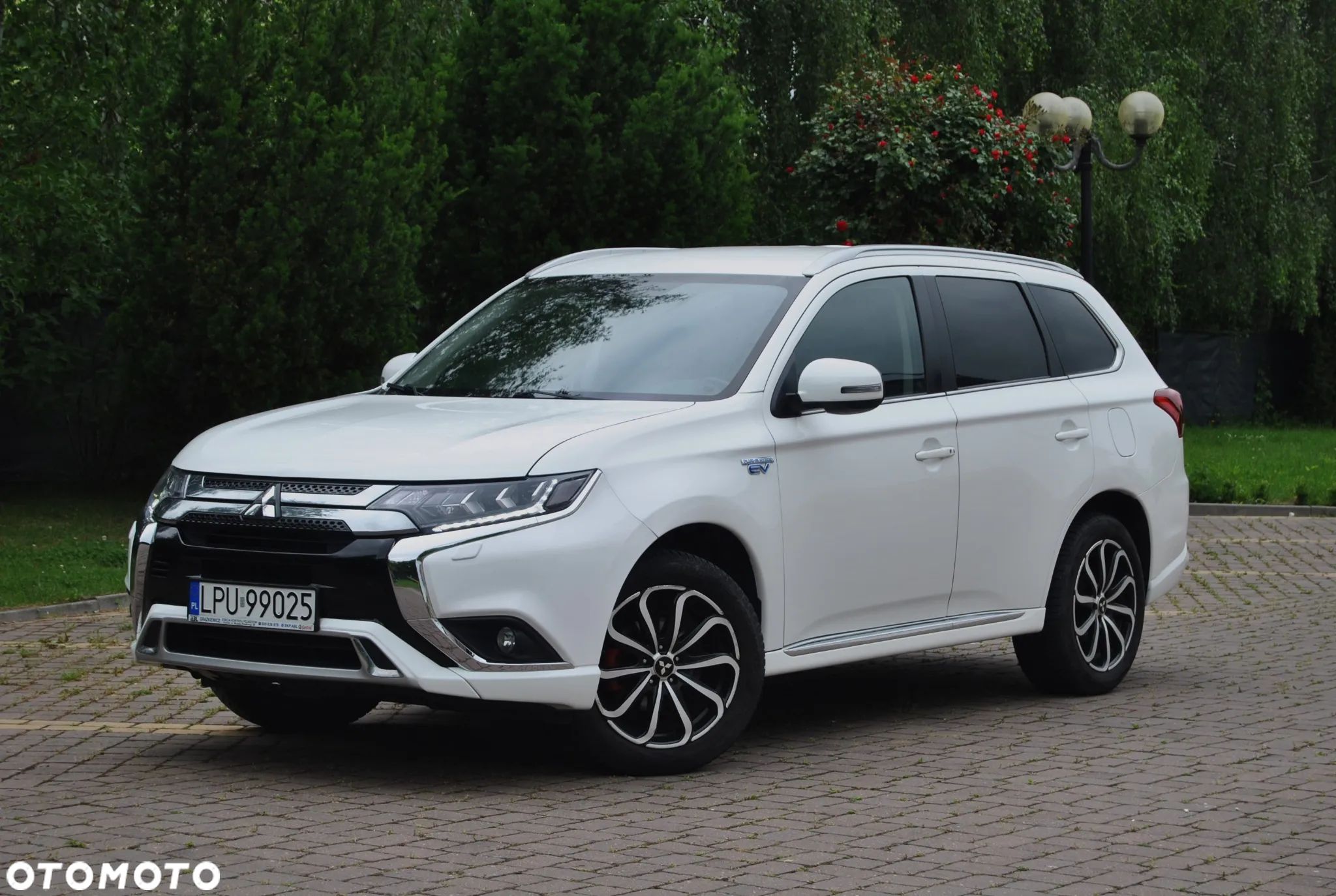 Mitsubishi Outlander 2.0 4WD Plug-In Hybrid Top - 1
