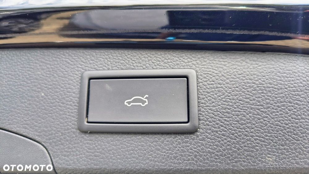 Volkswagen Passat Variant 2.0 TDI SCR 4Mot Elegance DSG - 17