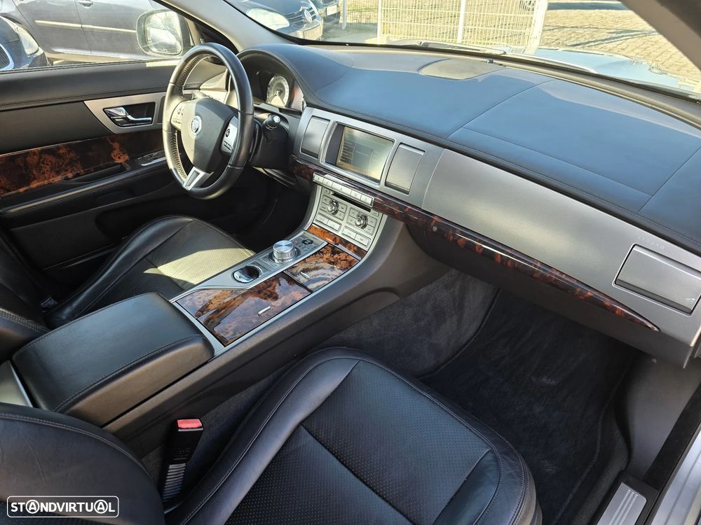 Jaguar XF 3.0 D V6 S Premium Luxury - 10