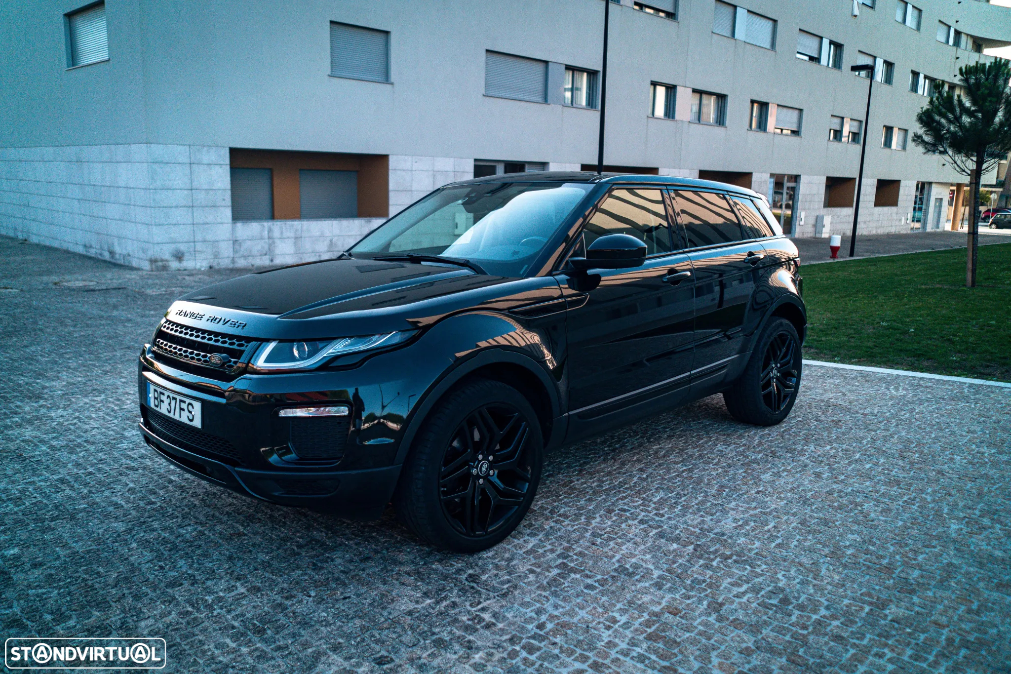 Land Rover Range Rover Evoque 2.0 TD4 SE Auto - 2