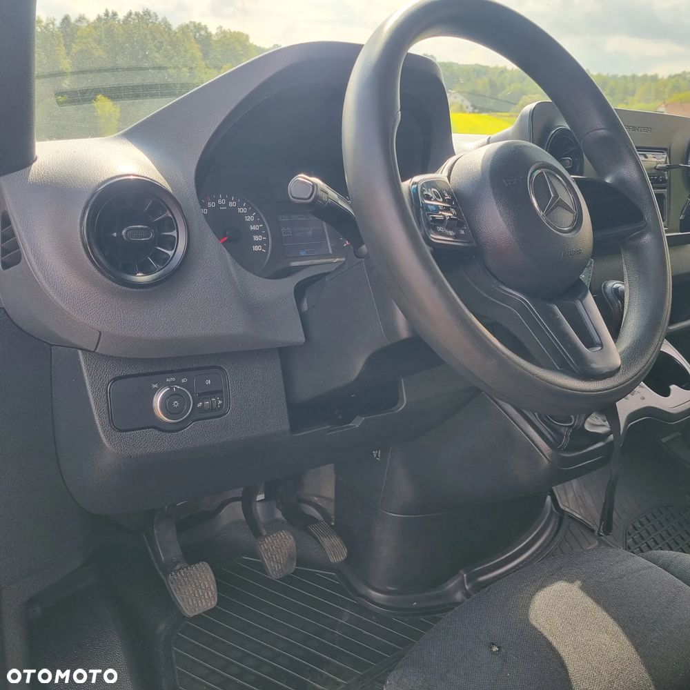 Mercedes-Benz Sprinter - 12