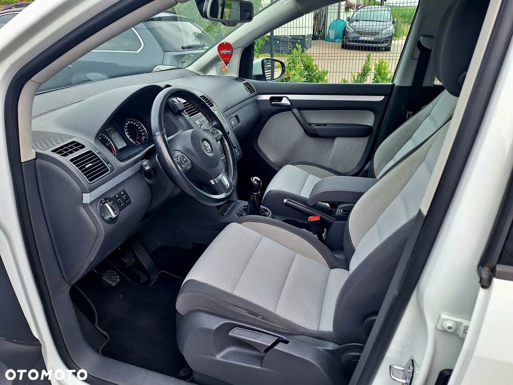 Volkswagen Touran - 18