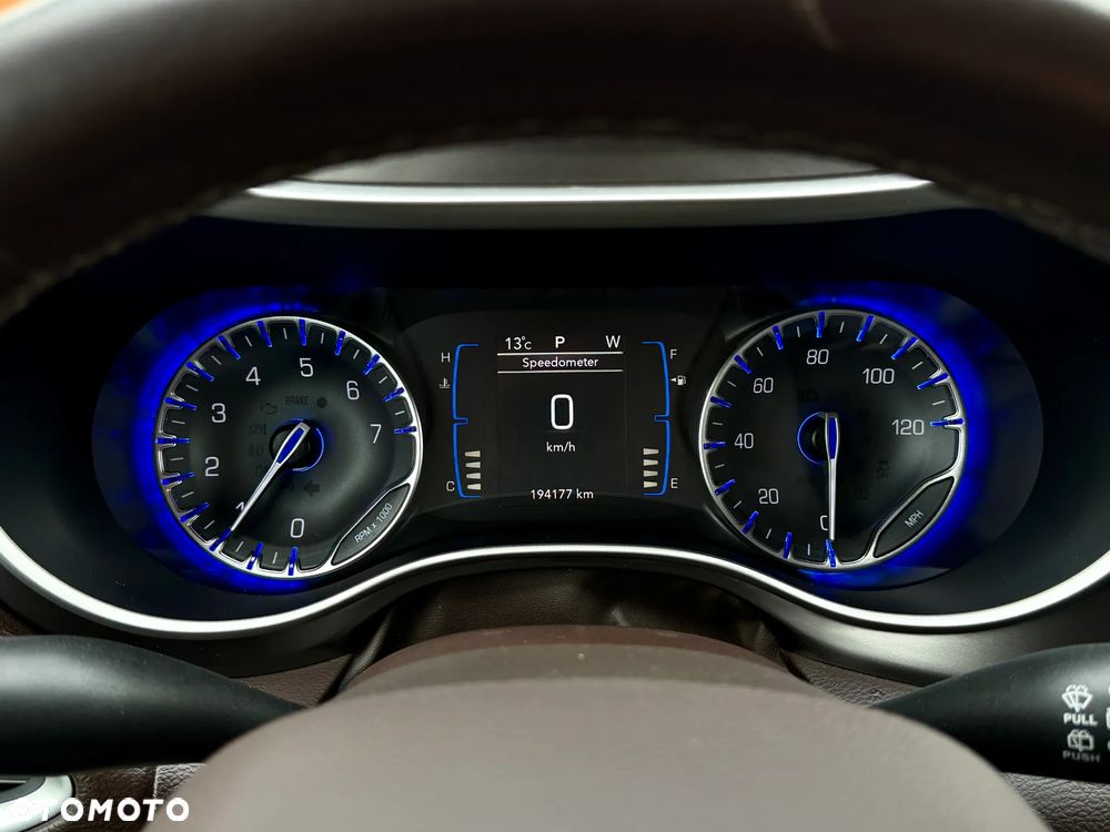Chrysler Pacifica - 12