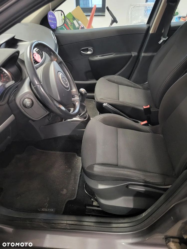 Renault Clio 1.2 16V TCE Alize - 11