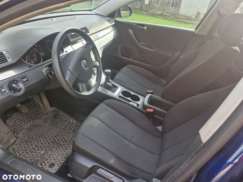 Volkswagen Passat - 4