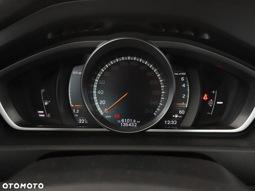 Volvo V40 T2 Momentum - 23