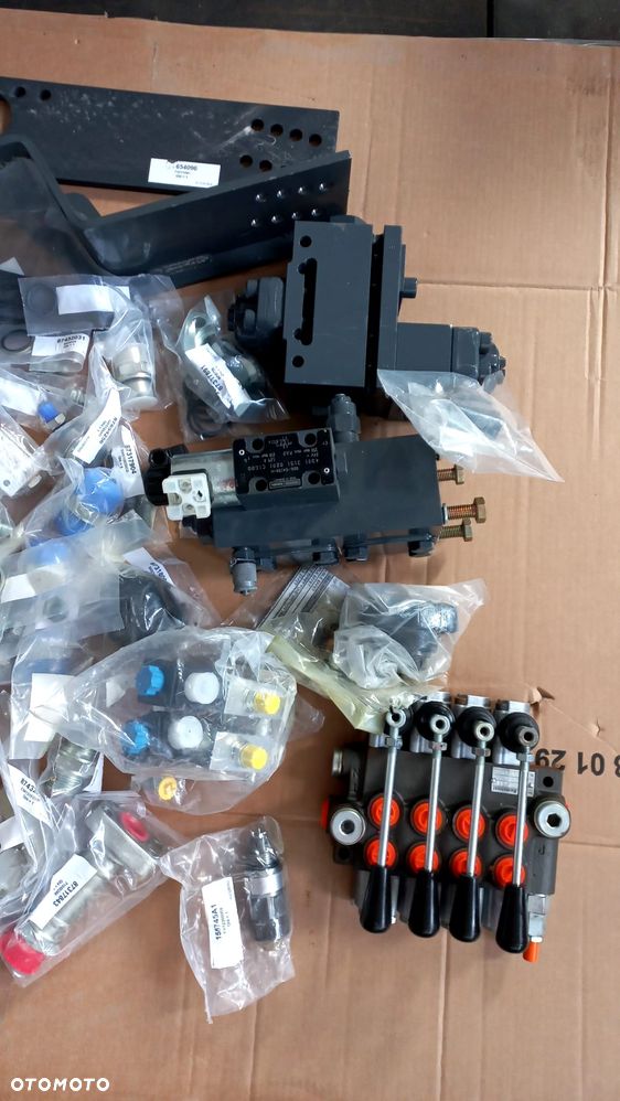 komponenty zaworu hydraulicznego  sterującego 87701447 case cx290b - 16
