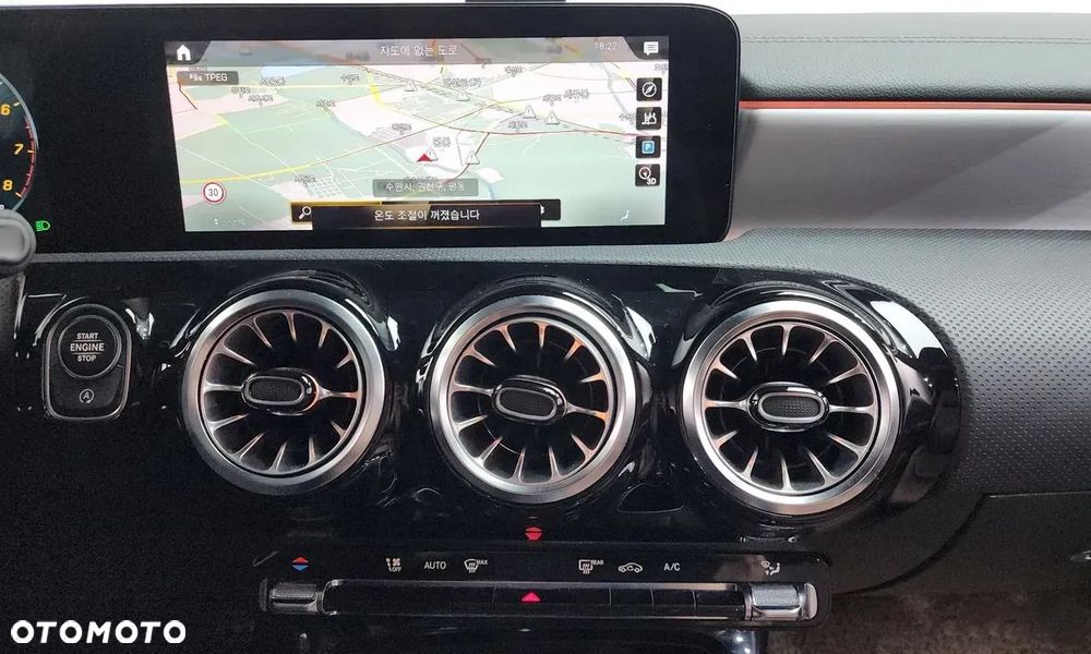 Mercedes-Benz CLA 250 4-Matic Progressive 7G-DCT - 19